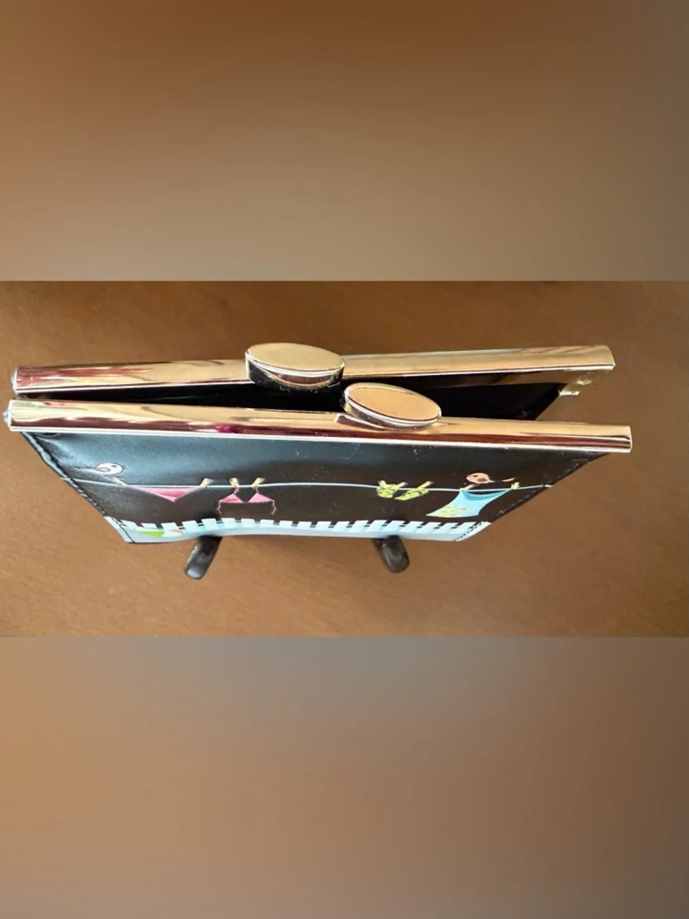 Shag Wear Black Coastal Clothesline Kiss Lock Wallet - Picture 3 of 9